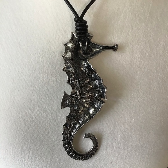 Seahorse Statement Necklace Black Cord Rhinestone Eye Jointed Links Beachy NEW - Picture 11 of 15